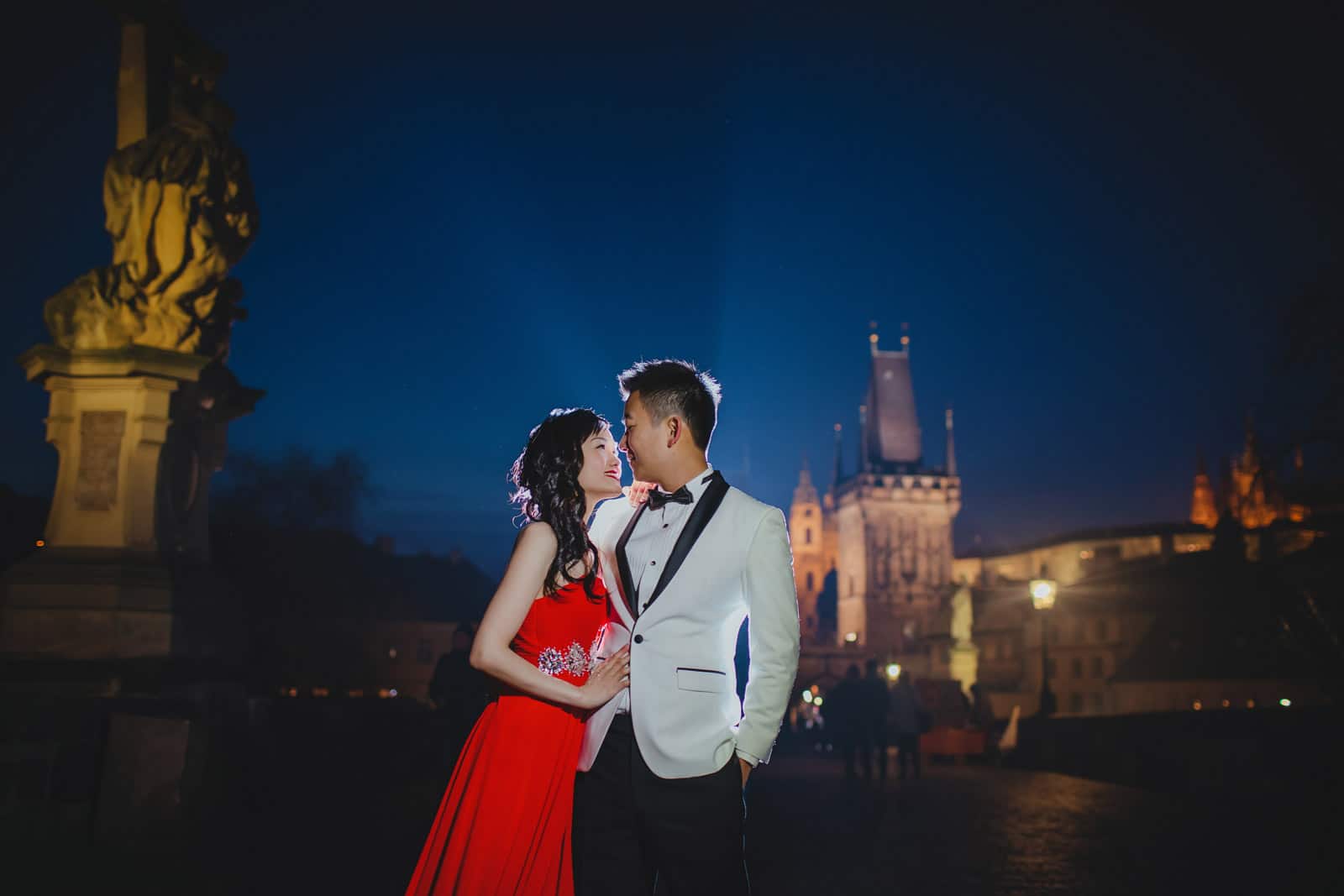 Prague pre wedding / Suki & Steven / wedding portraits at the Charles Bridge