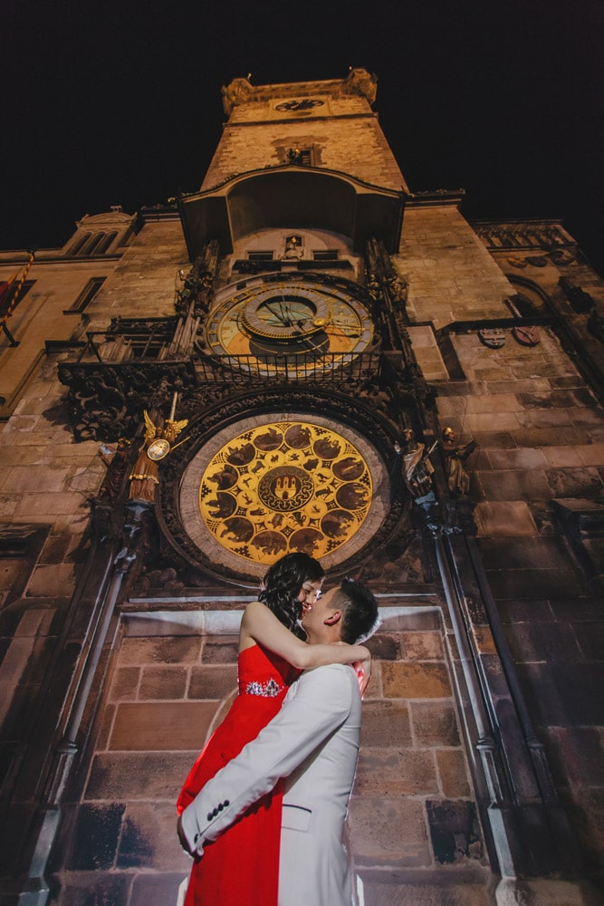 Prague pre wedding / Suki & Steven / wedding portraits at the Astronomical Clock at night