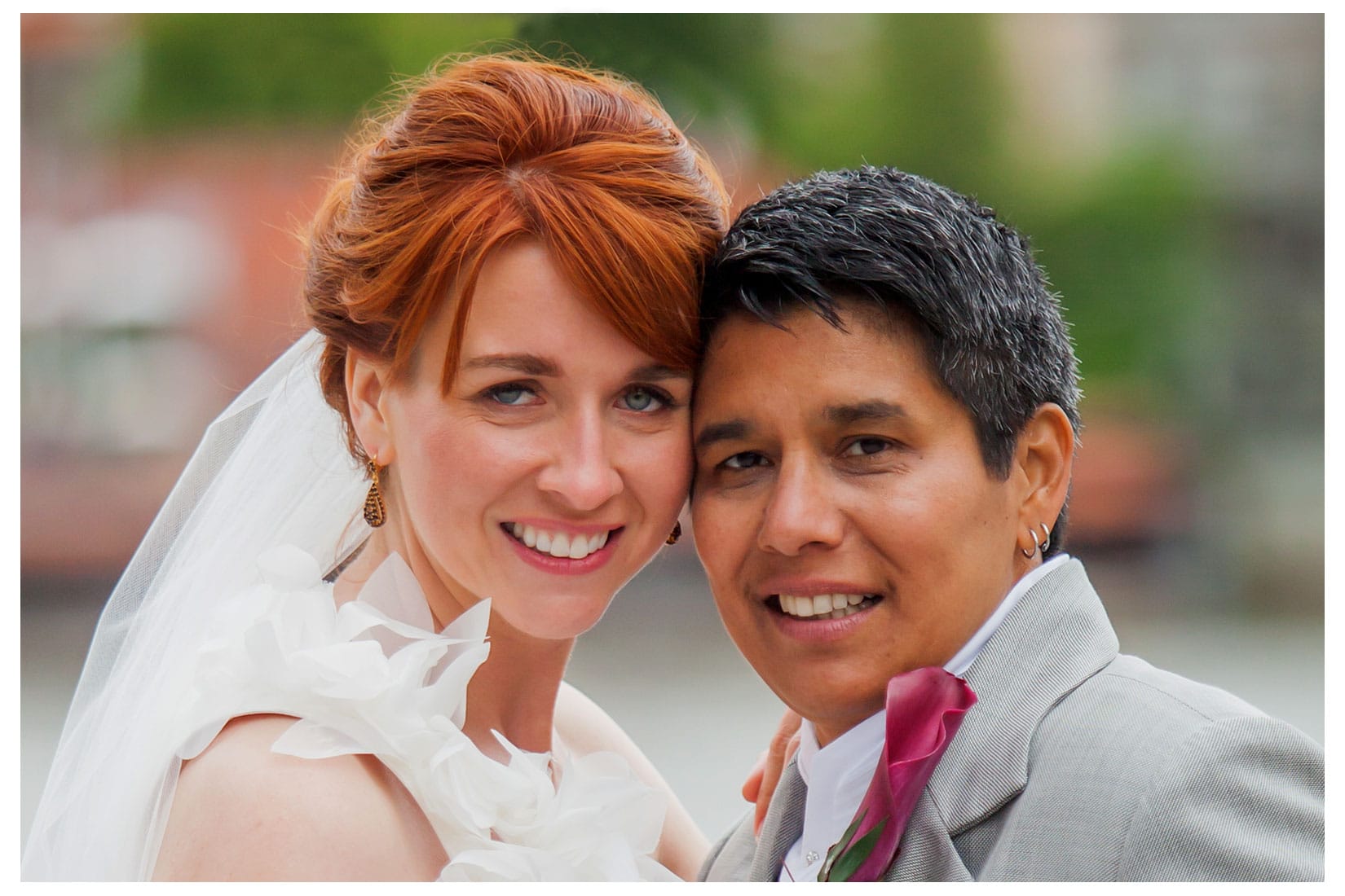 Charles Bridge Wedding / Kimberly & Jules / Charles Bridge wedding portraits