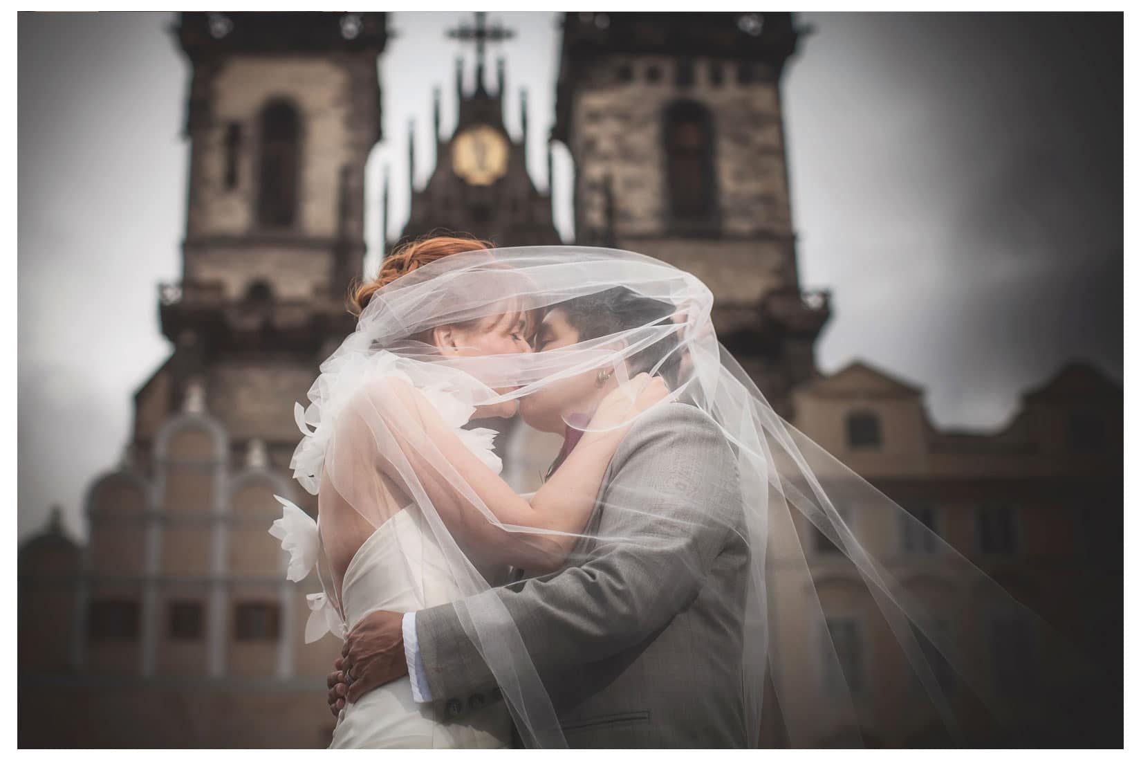 Charles Bridge Wedding / Kimberly & Jules / Old Town Square wedding portraits