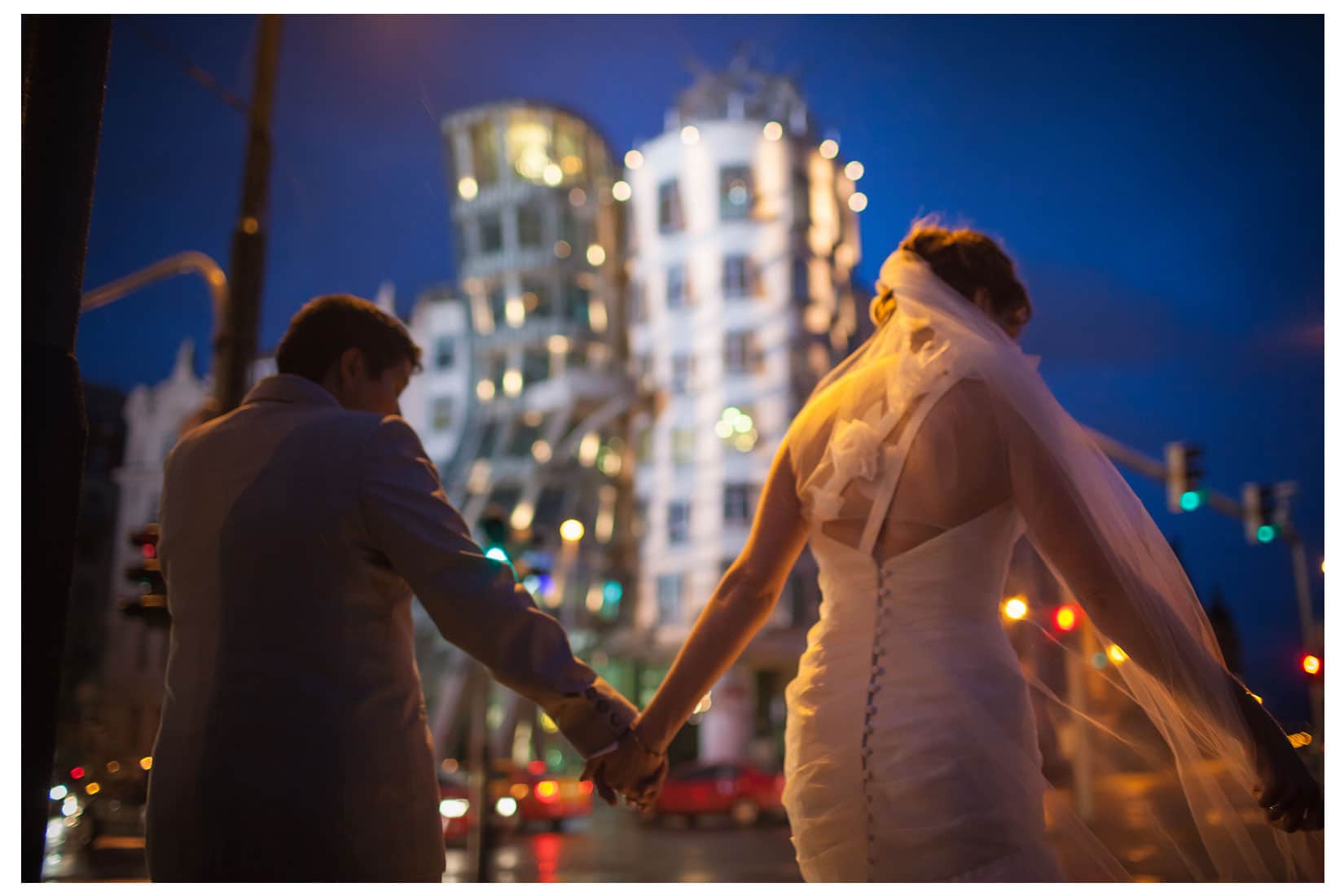 Charles Bridge Wedding / Kimberly & Jules / Dancing House wedding portaits