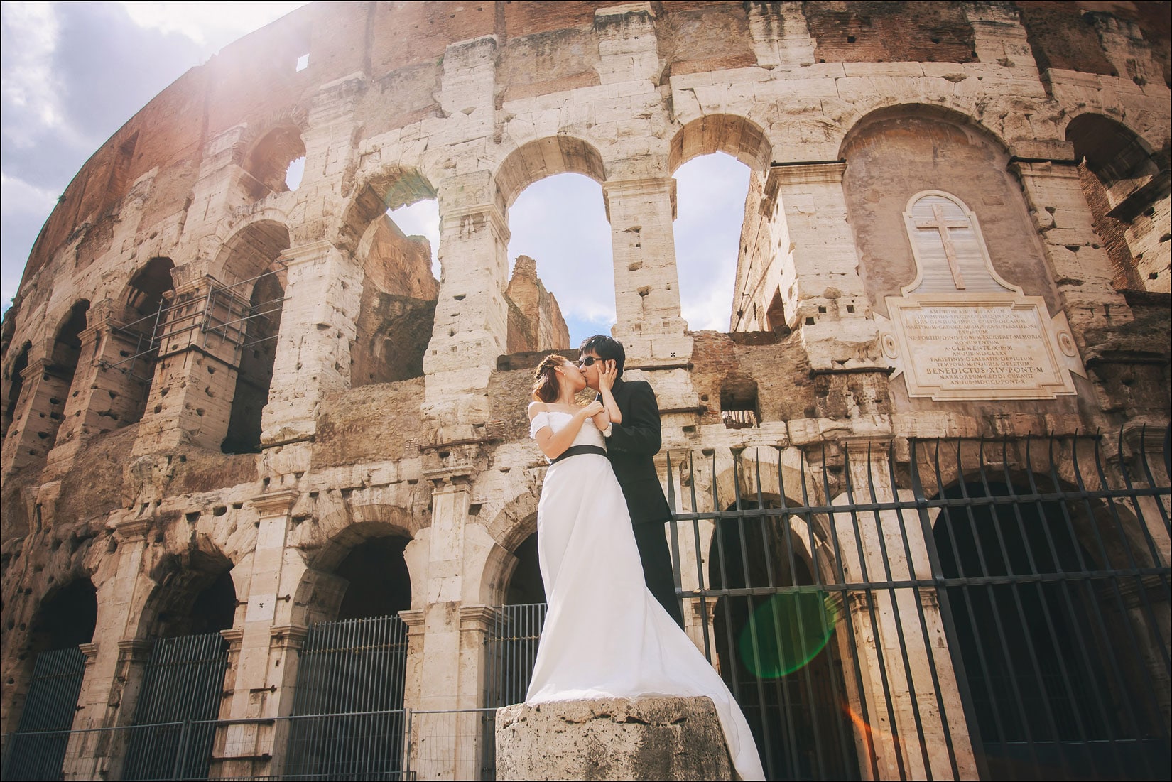 Rome pre wedding photographers / Hanna & Mark / portrait session at the Coloseum
