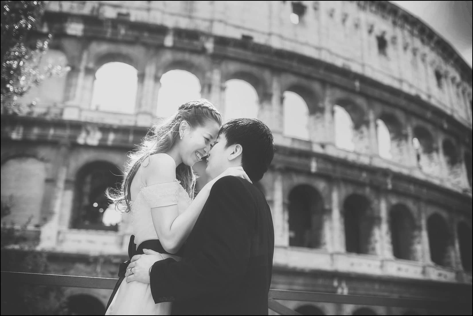 Rome pre wedding photographers / Hanna & Mark / portrait session at the Coloseum