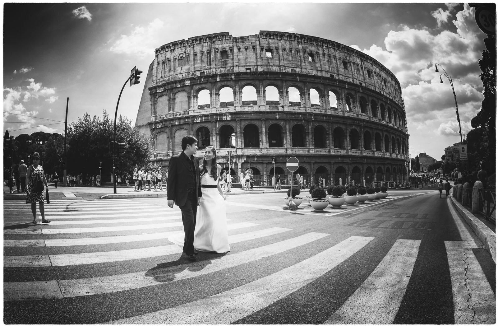 Rome pre wedding photographers / Hanna & Mark / portrait session at the Coloseum