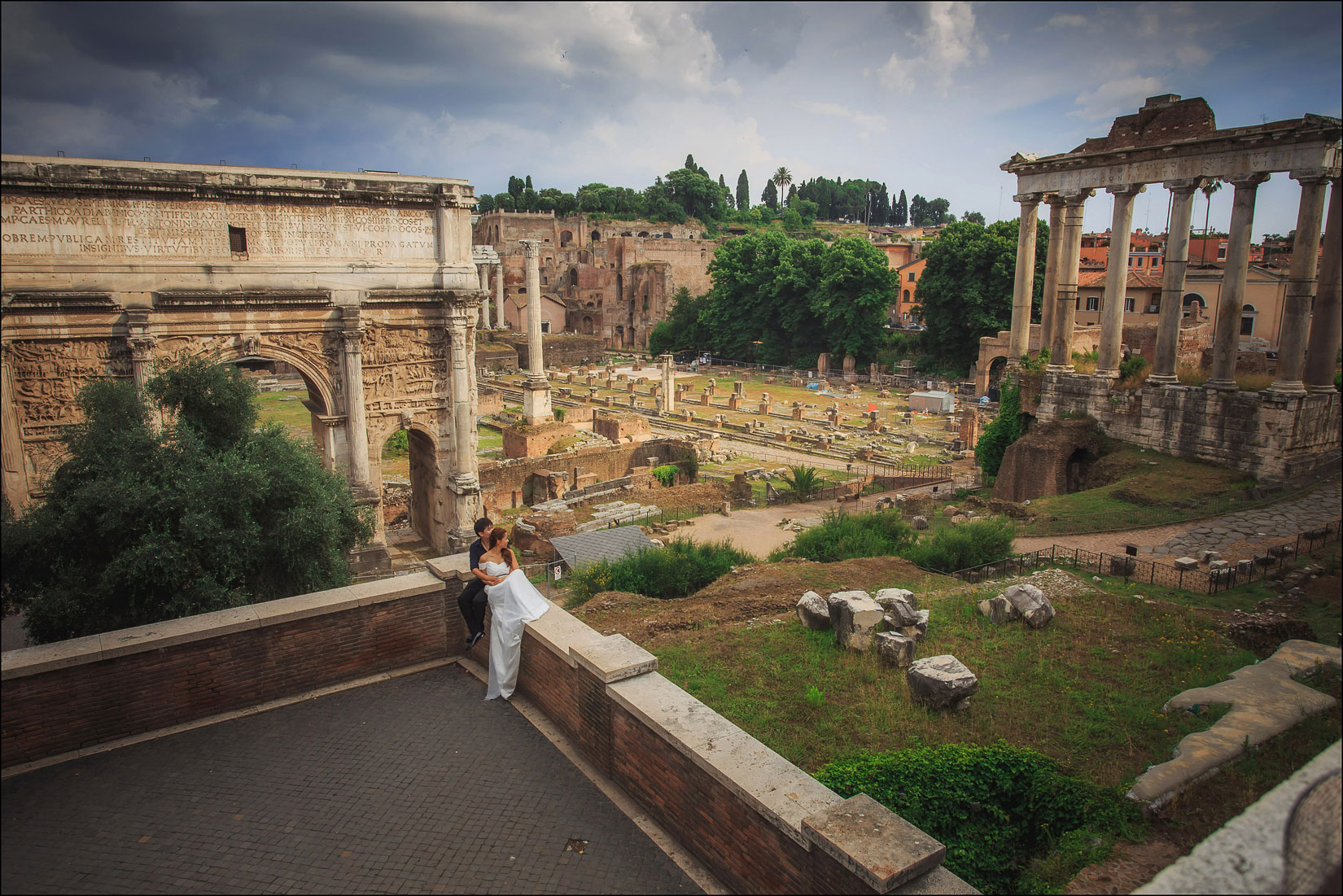 Rome pre wedding photographers / Hanna & Mark / portrait session at the Roman Forum