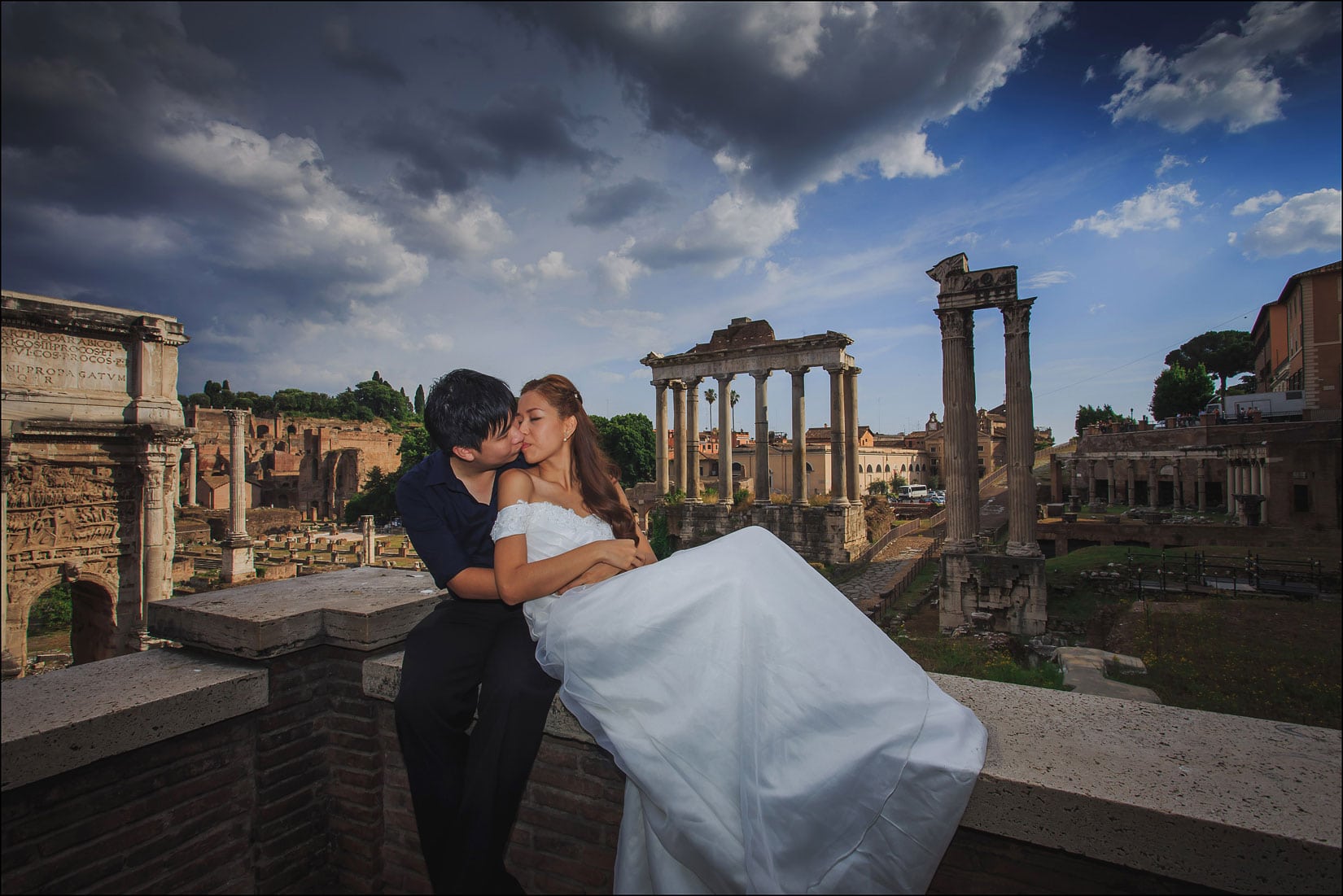 Rome pre wedding photographers / Hanna & Mark / portrait session at the Roman Forum
