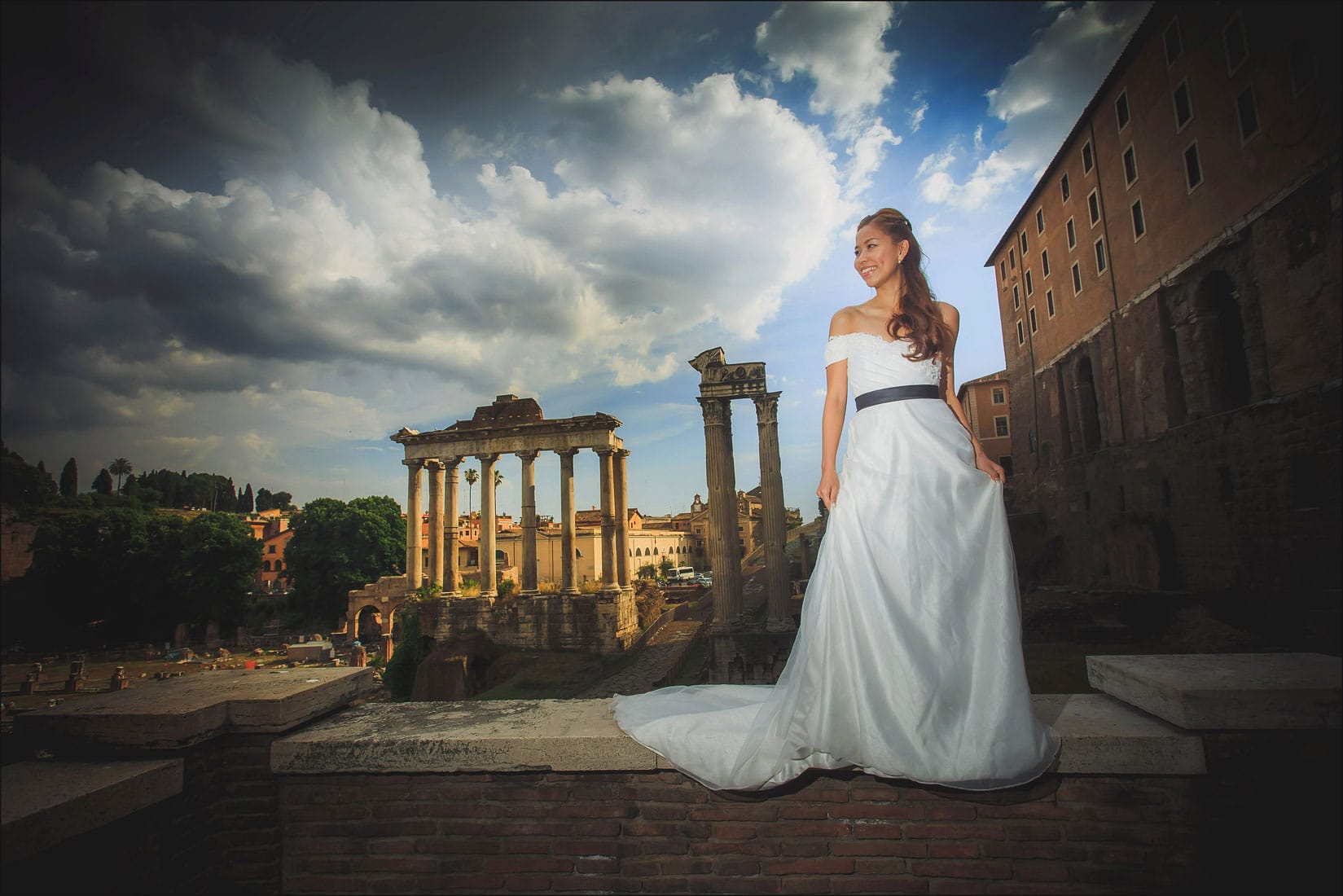 Rome pre wedding photographers / Hanna & Mark / bridal portrait session at the Roman Forum