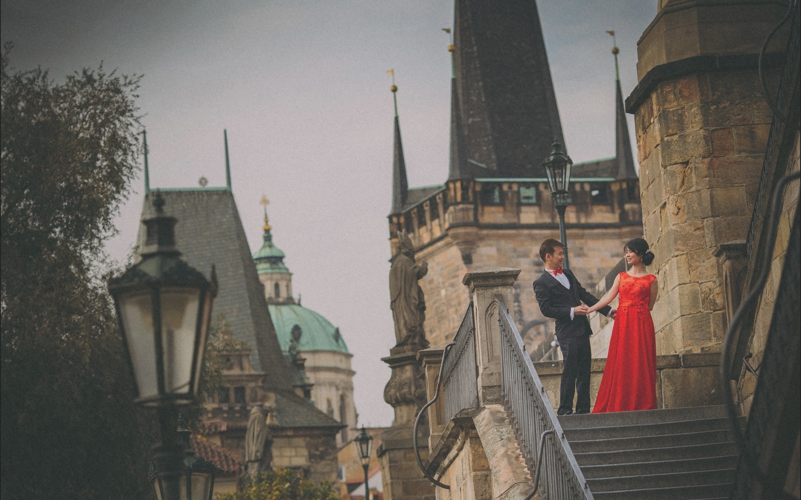 Prague pre wedding / Sharon & Danny Fall portraits session at the Charles Bridge