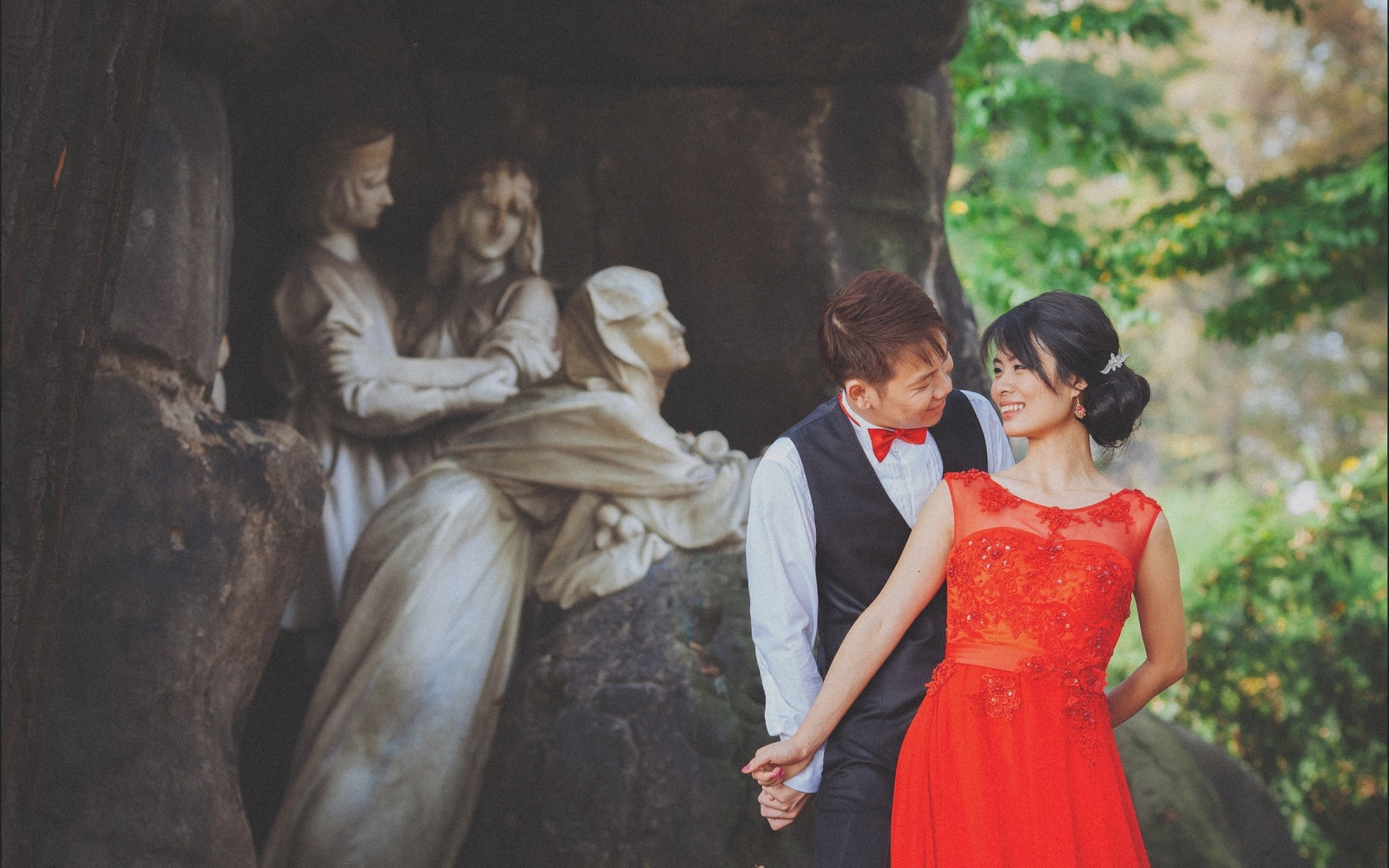 Prague pre wedding / Sharon & Danny Fall portraits session at Prague Castle