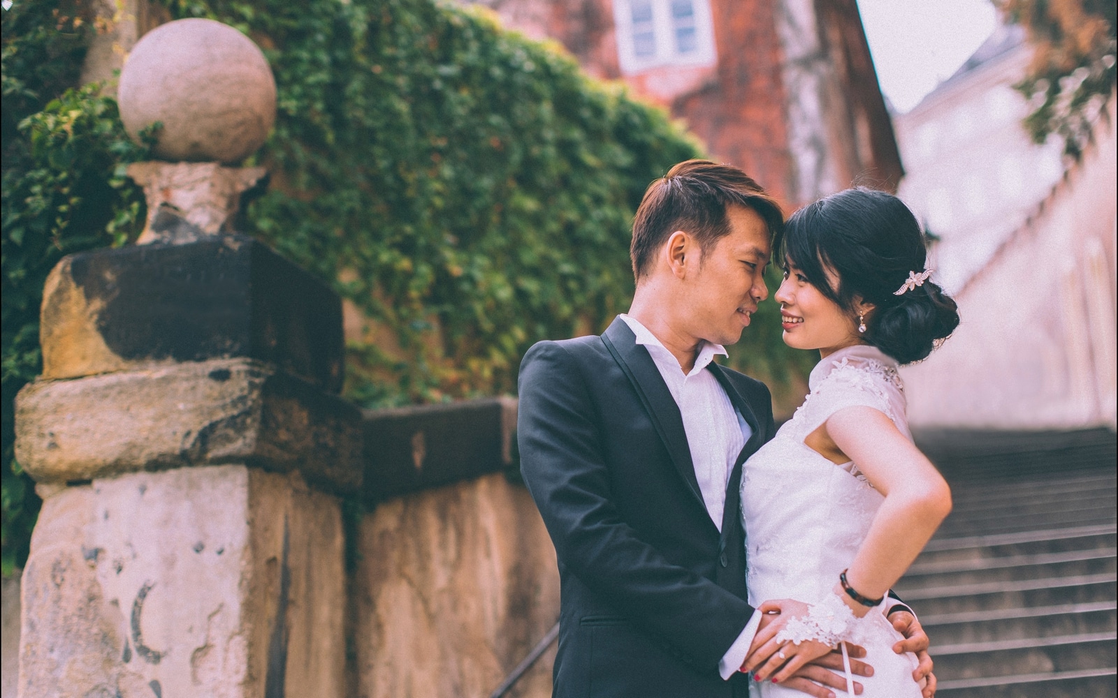 Prague pre wedding / Sharon & Danny Fall portraits session at Prague Castle 