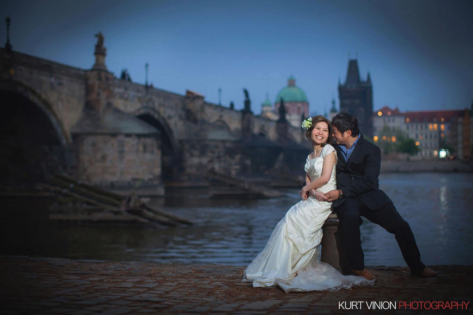 Prague pre wedding / Shirley & Green / photography near the Charles Bridge
