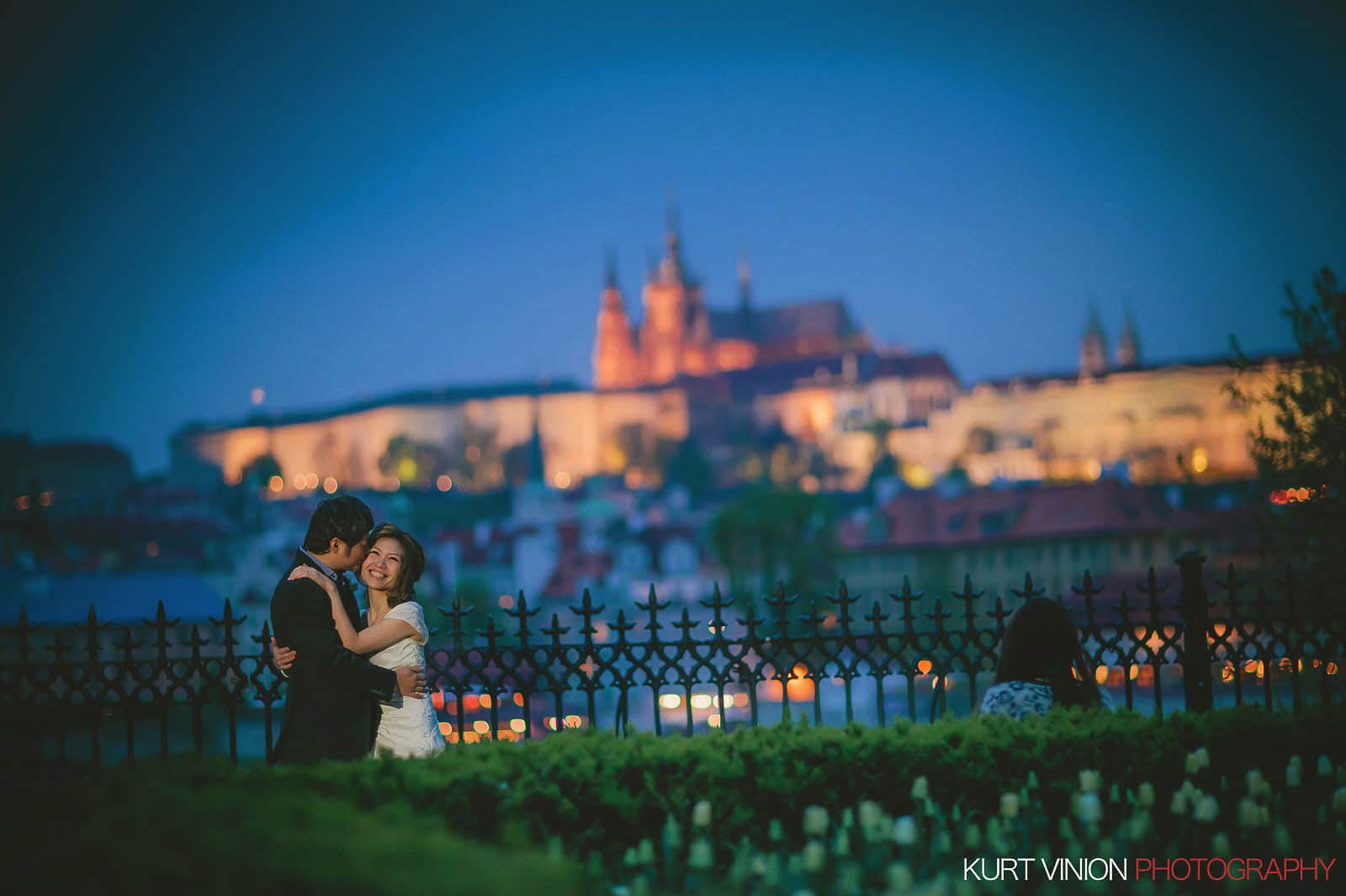 Prague pre wedding / Shirley & Green / photography near the Charles Bridge 