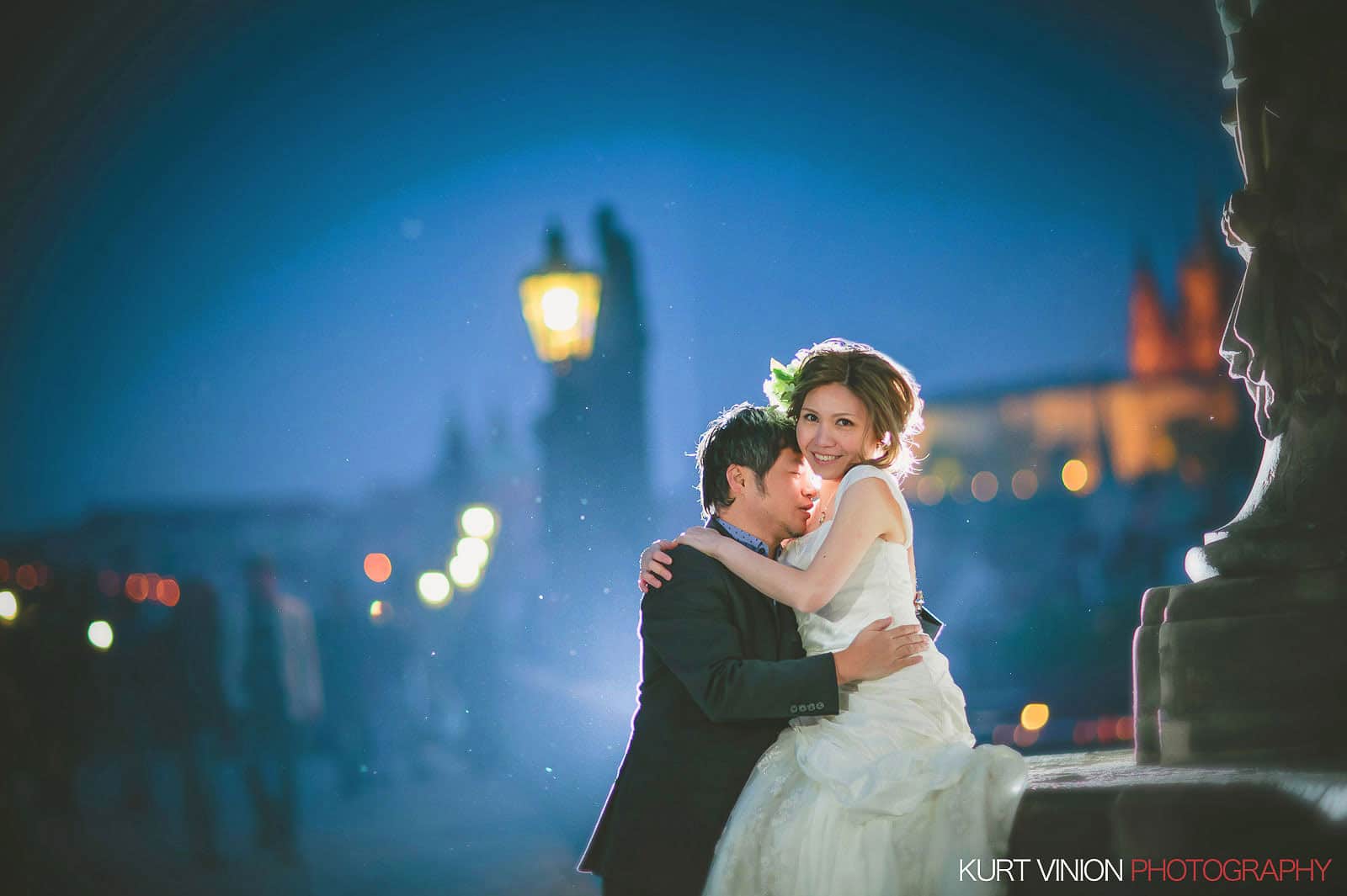 Prague pre wedding / Shirley & Green / photography at the Charles Bridge 