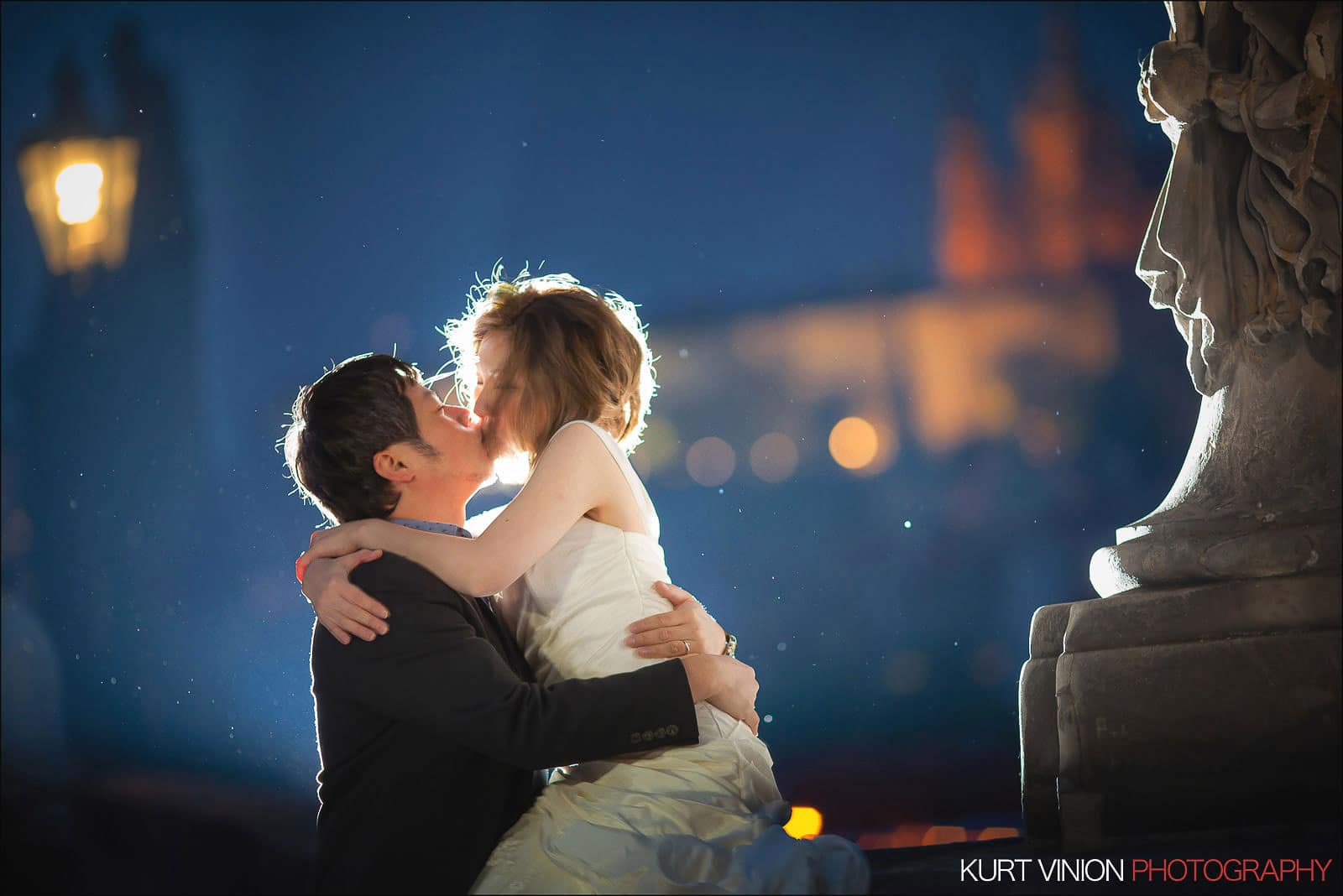 Prague pre wedding / Shirley & Green / photography at the Charles Bridge 