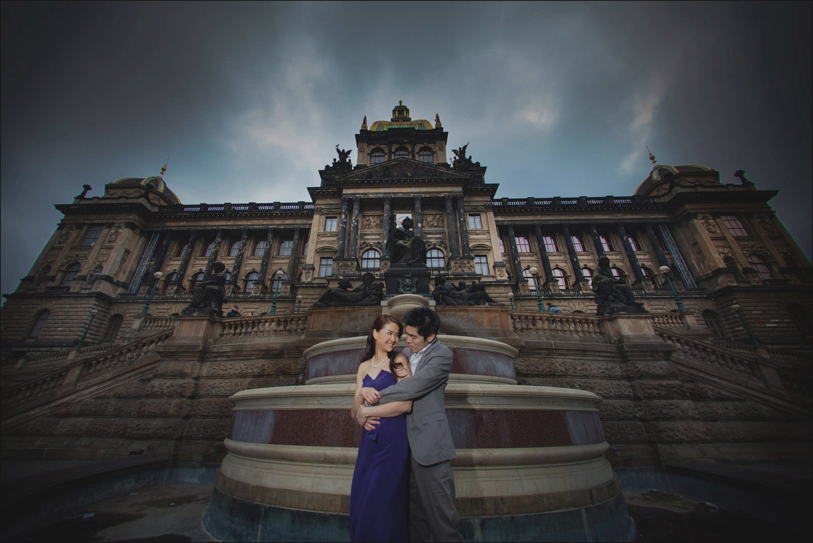 Prague pre wedding / Winona & Erik / Muzeum portraits at Wenceslas Square