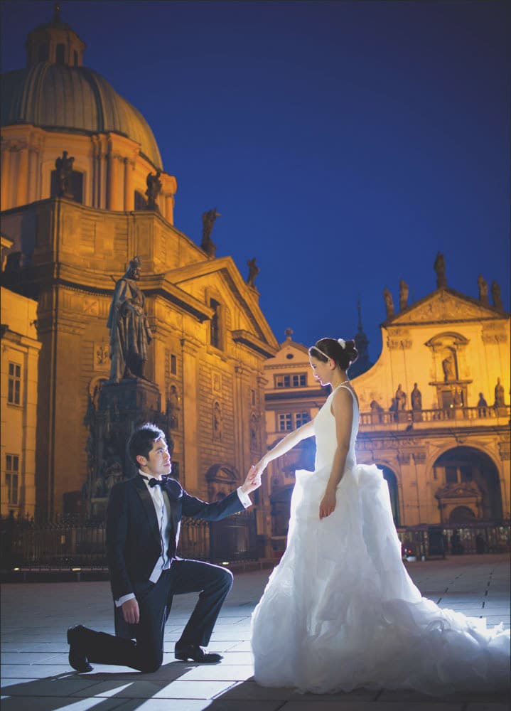 Prague pre wedding / Winona & Erik / portraits at the Charles Bridge