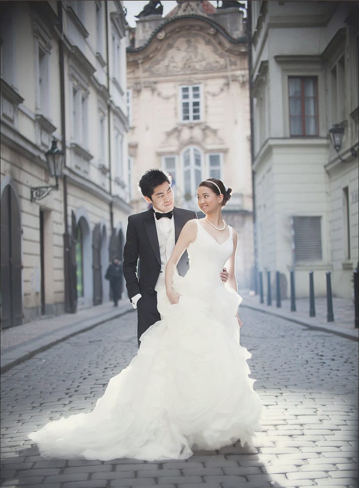 Prague pre wedding / Winona & Erik / portraits near the Charles Bridge