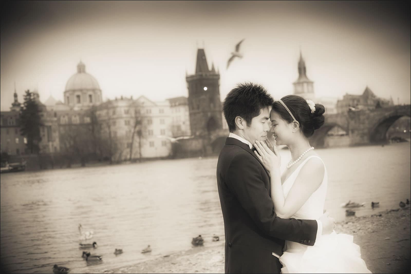 Prague pre wedding / Winona & Erik / portraits near the Charles Bridge