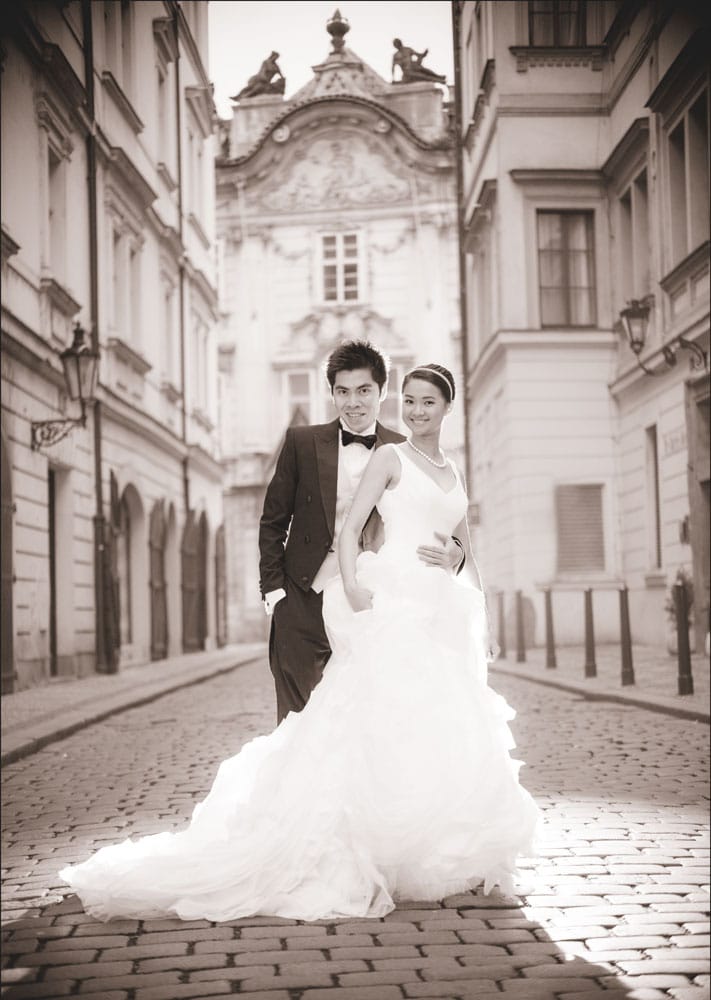 Prague pre wedding / Winona & Erik / portraits near the Charles Bridge