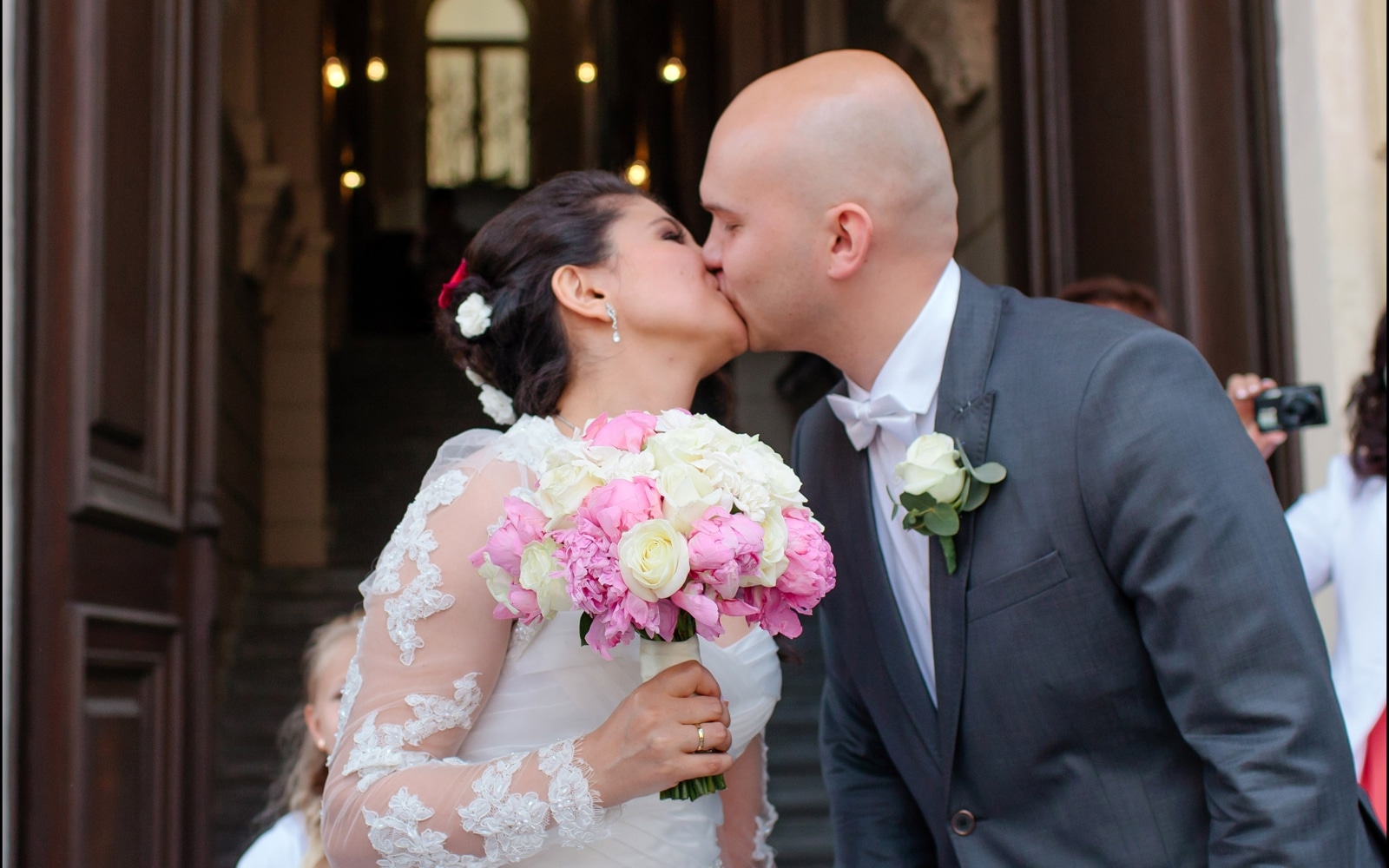 Prague weddings / L&M / wedding day photos