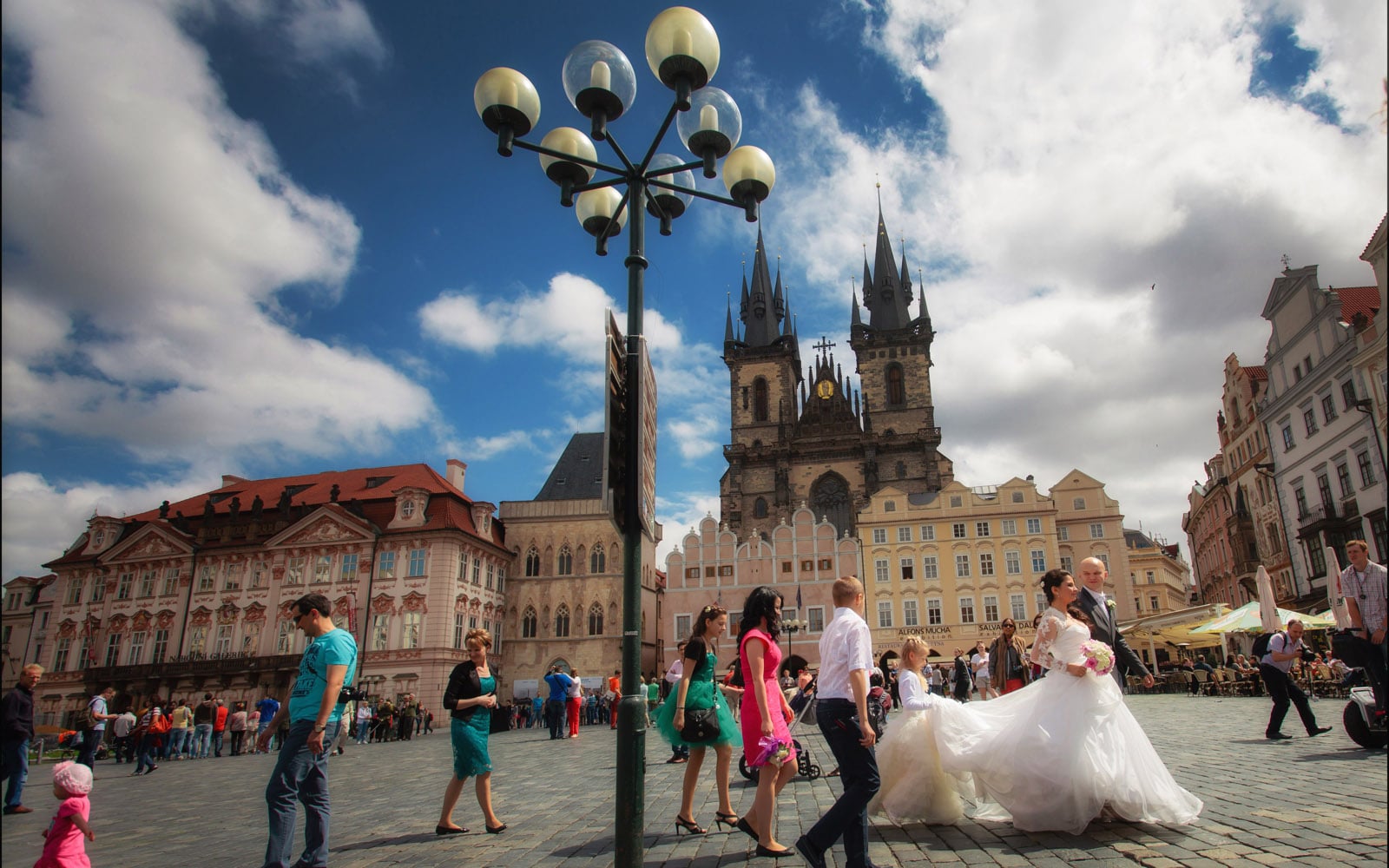 Prague weddings / L&M / wedding day photos