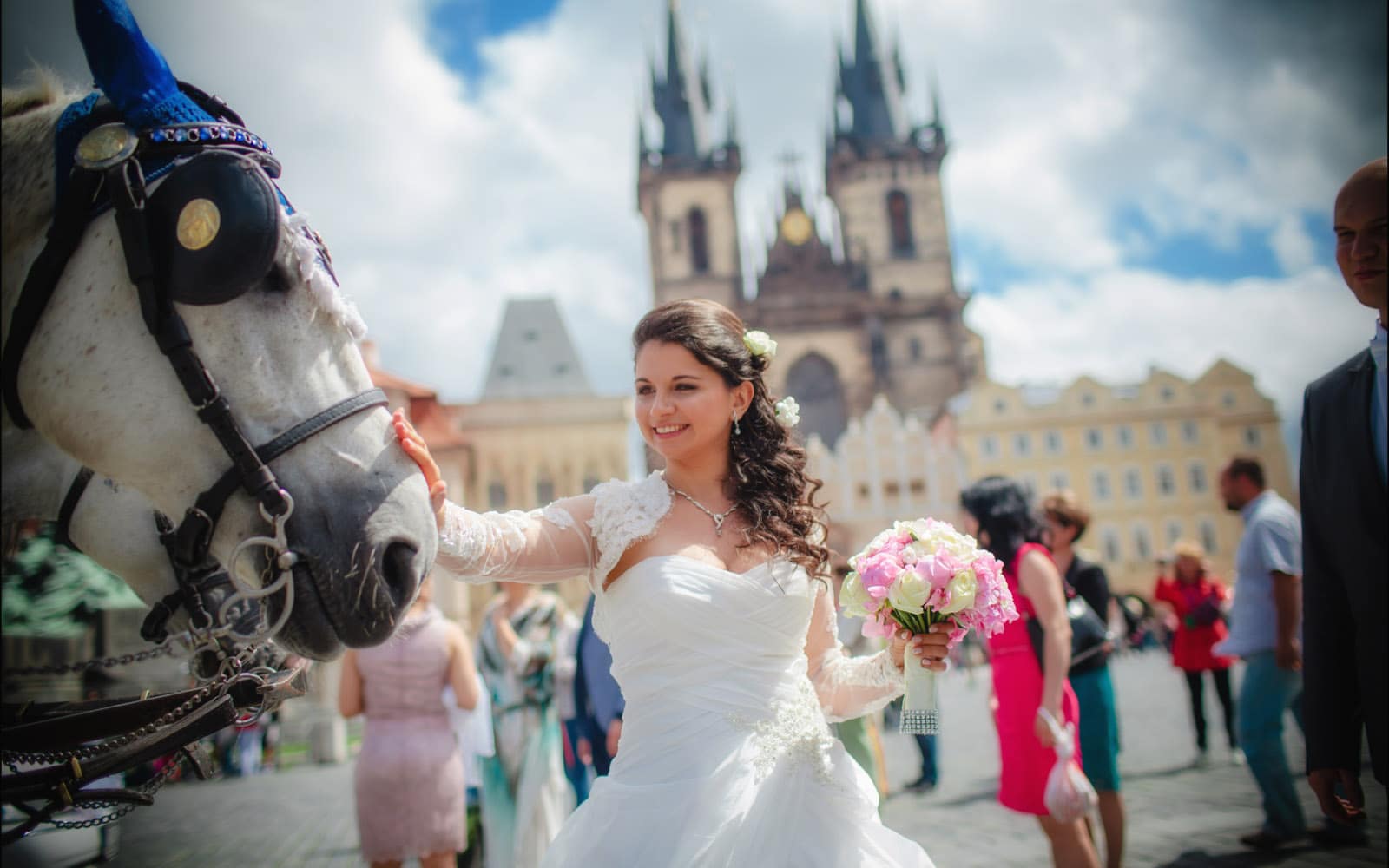 Prague weddings / L&M / wedding day photos