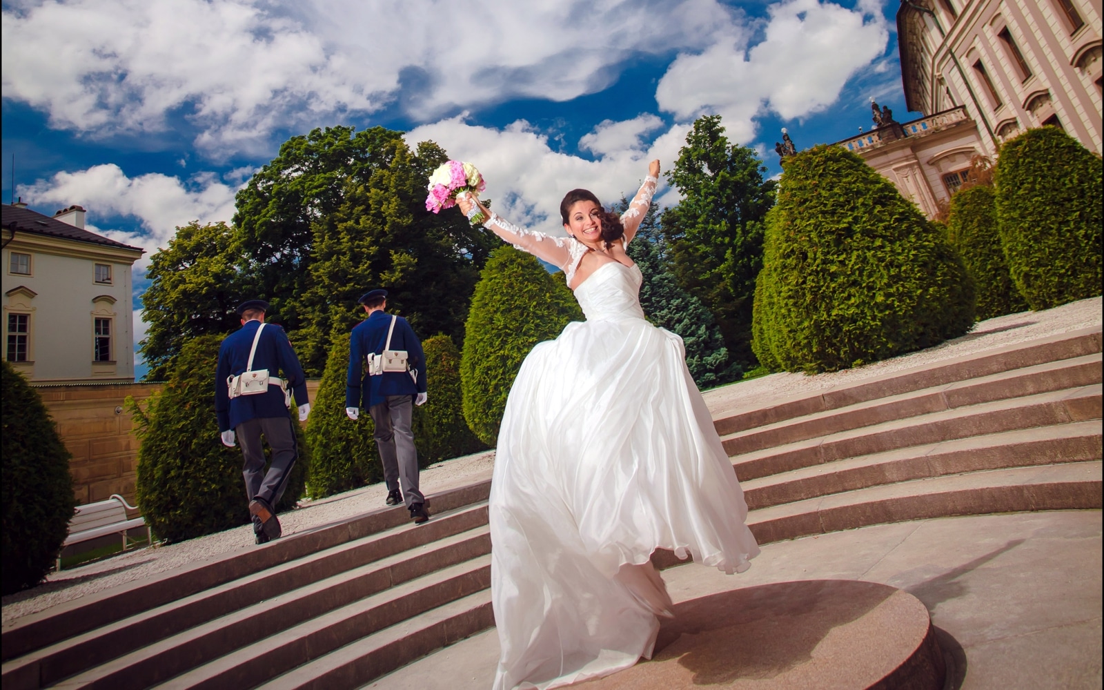 Prague weddings / L&M / wedding day photos