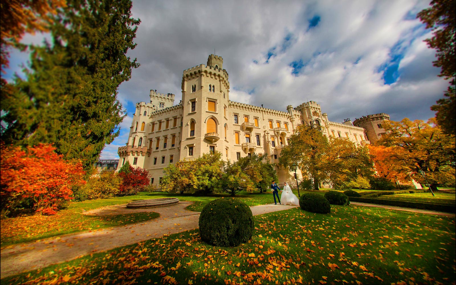 Castle Hluboka nad Vltavou weddings / O & A / wedding photography