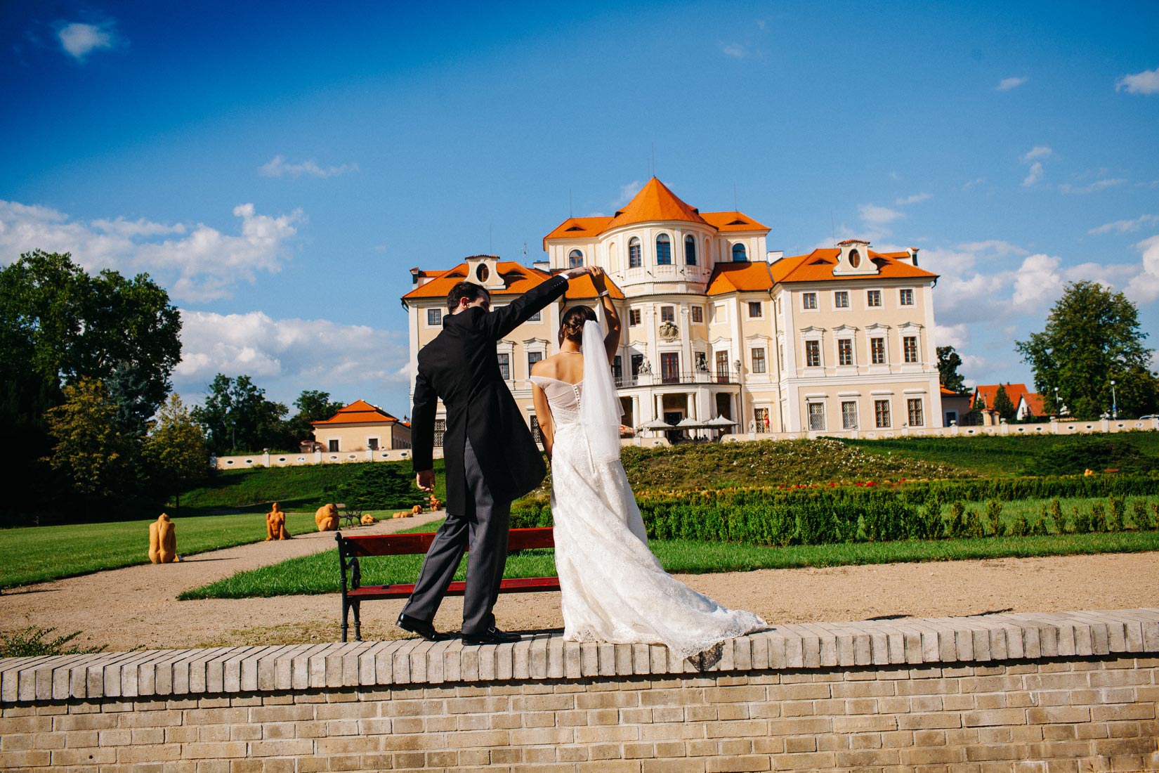 Chateau Liblice wedding - AL - wedding day photography