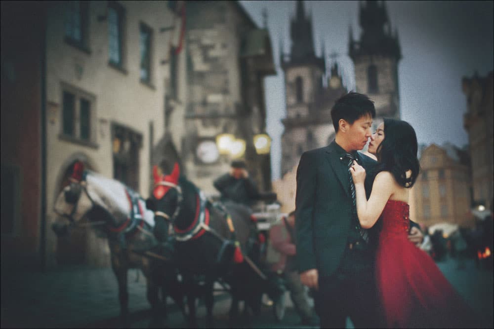 pre-wedding Prague: D&L vintage portraits