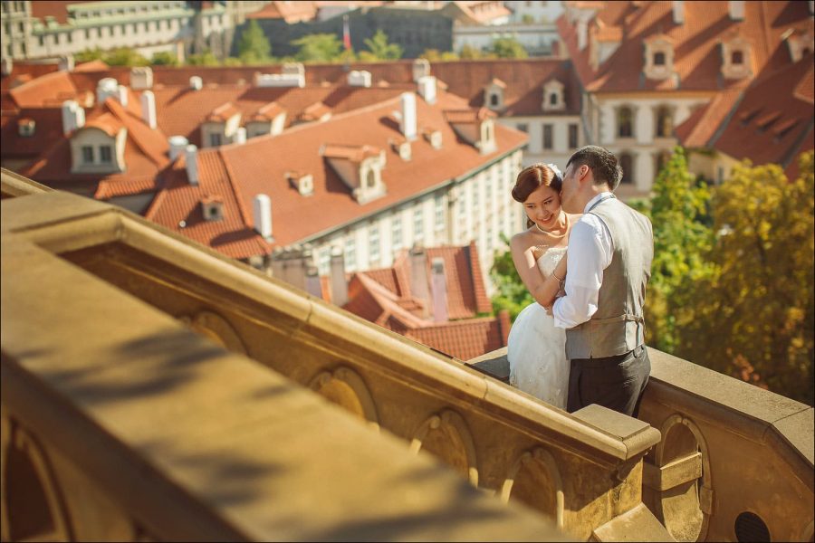 T+P / pre wedding portrait session in Prague
