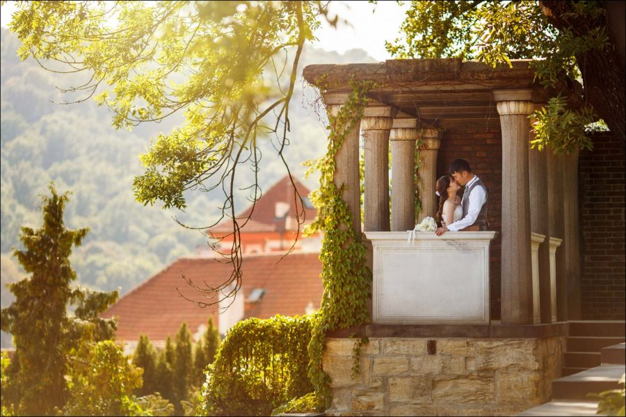 T+P / pre wedding portrait session in Prague