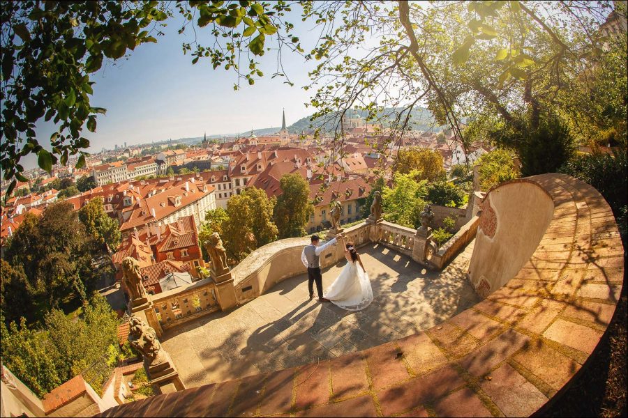 T+P / pre wedding portrait session in Prague