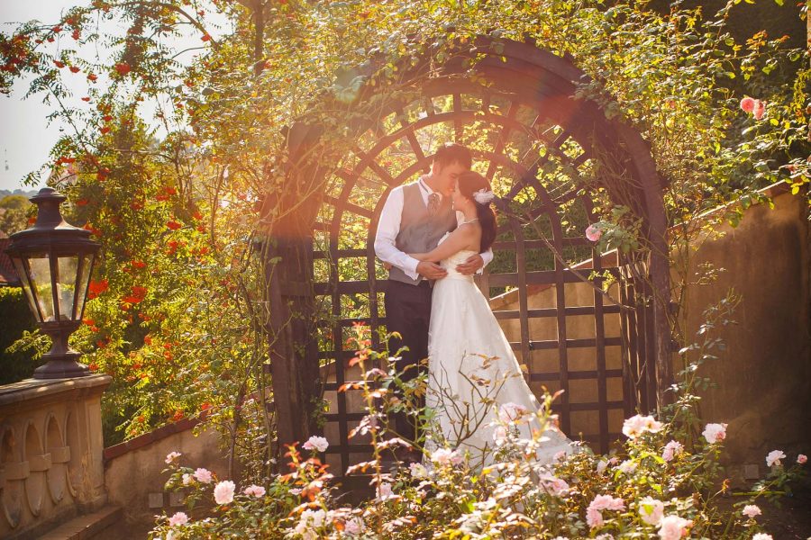 T+P / pre wedding portrait session in Prague