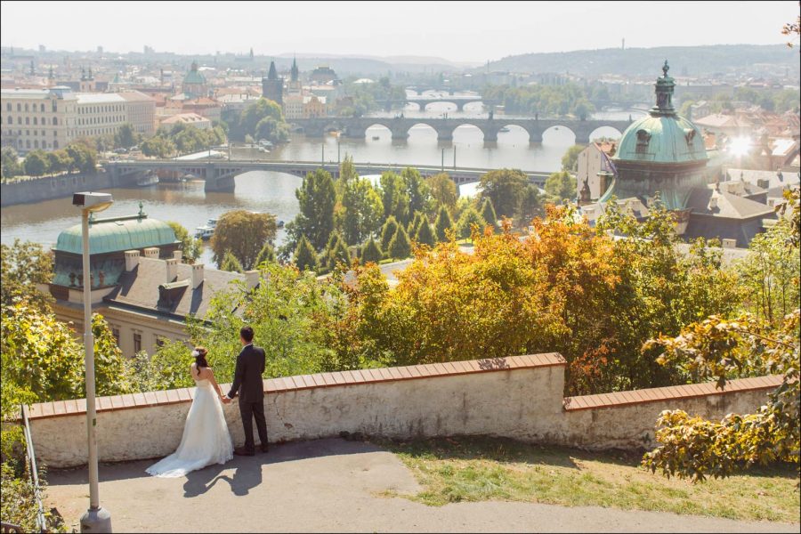 T+P / pre wedding portrait session in Prague