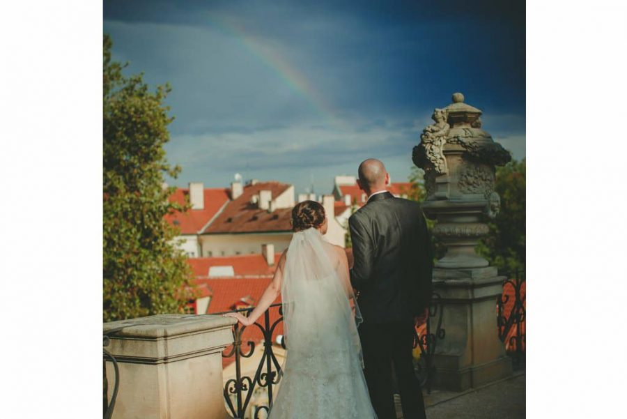 Prague luxury wedding photographers / J&J wedding photos from Vrtba Garden / captured by American photographer Kurt Vinion