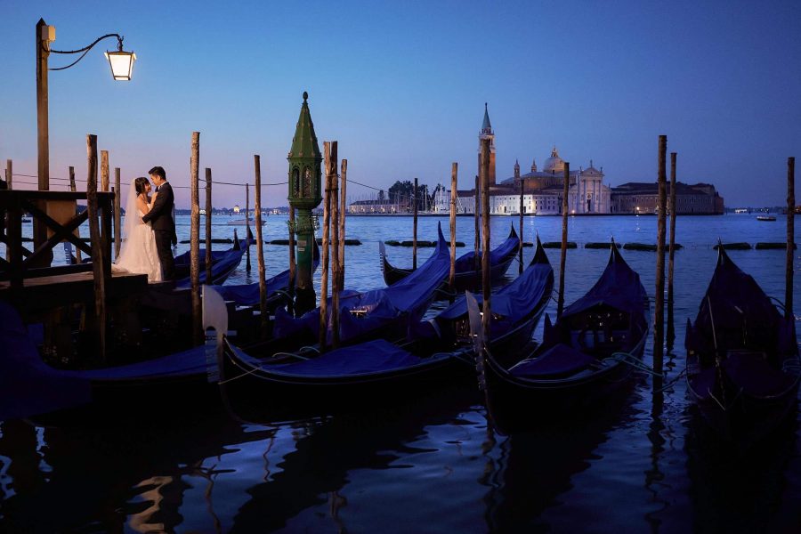 Venice Honeymoon photos, Venice post weddings, bride & groom photos, sunrise in Venice, Love Story photos